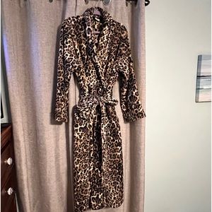 Soma leopard print plush robe L/XL